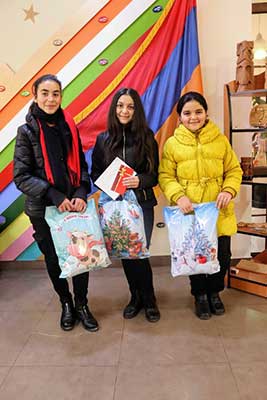 Gharabekyan sisters Christmas shopping